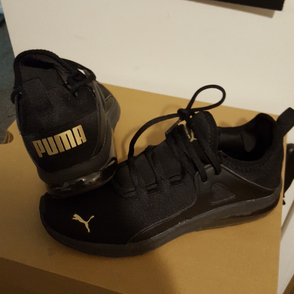 Like New Puma Black and Gold Women's Sneakers